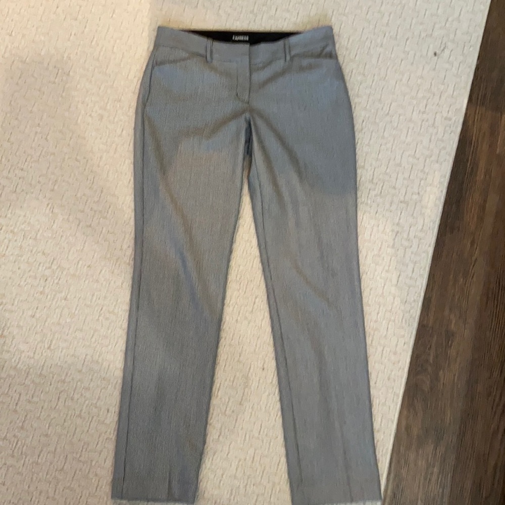 Express Editor Slim Low Rise Pants, Size 6.